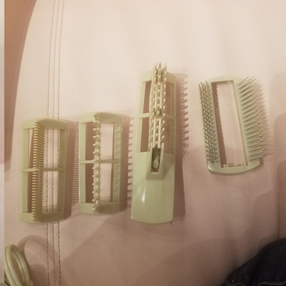 Zoom plus the dryer detangler with attachments. - Picture 4 of 11